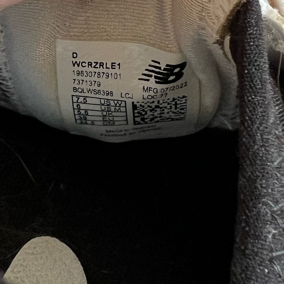 Sneakers - Picture 3 of 7